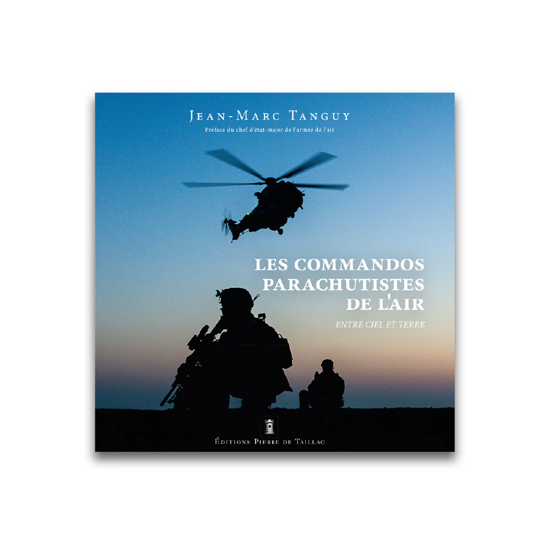 Quiralu, Seconde Guerre mondiale, huit para au défilé dont clairon Quiralu, Seconde Guerre mondiale, huit para au défilé dont clairon